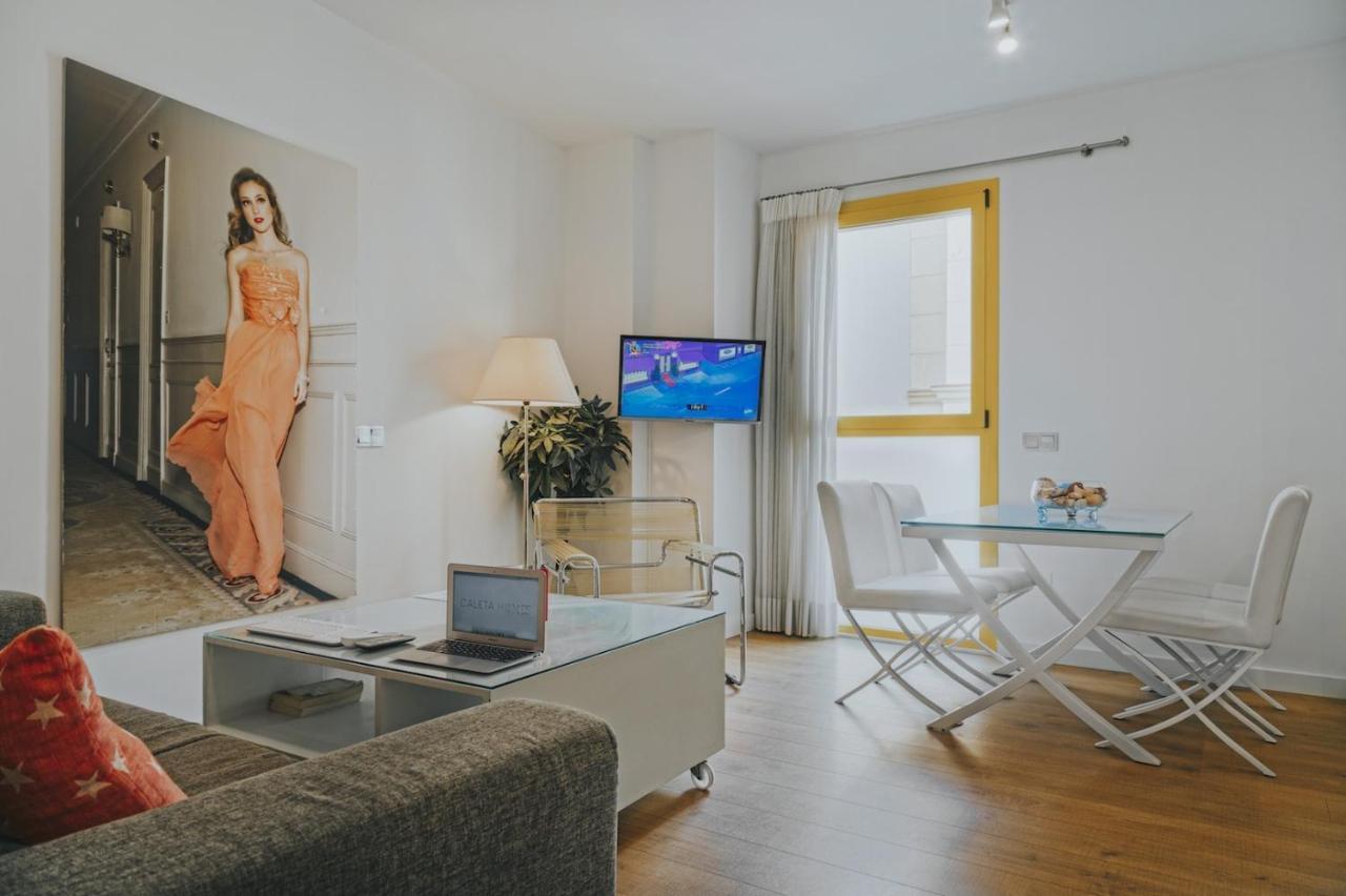 Caleta Homes - Apartamentos Pompidou Málaga Dış mekan fotoğraf
