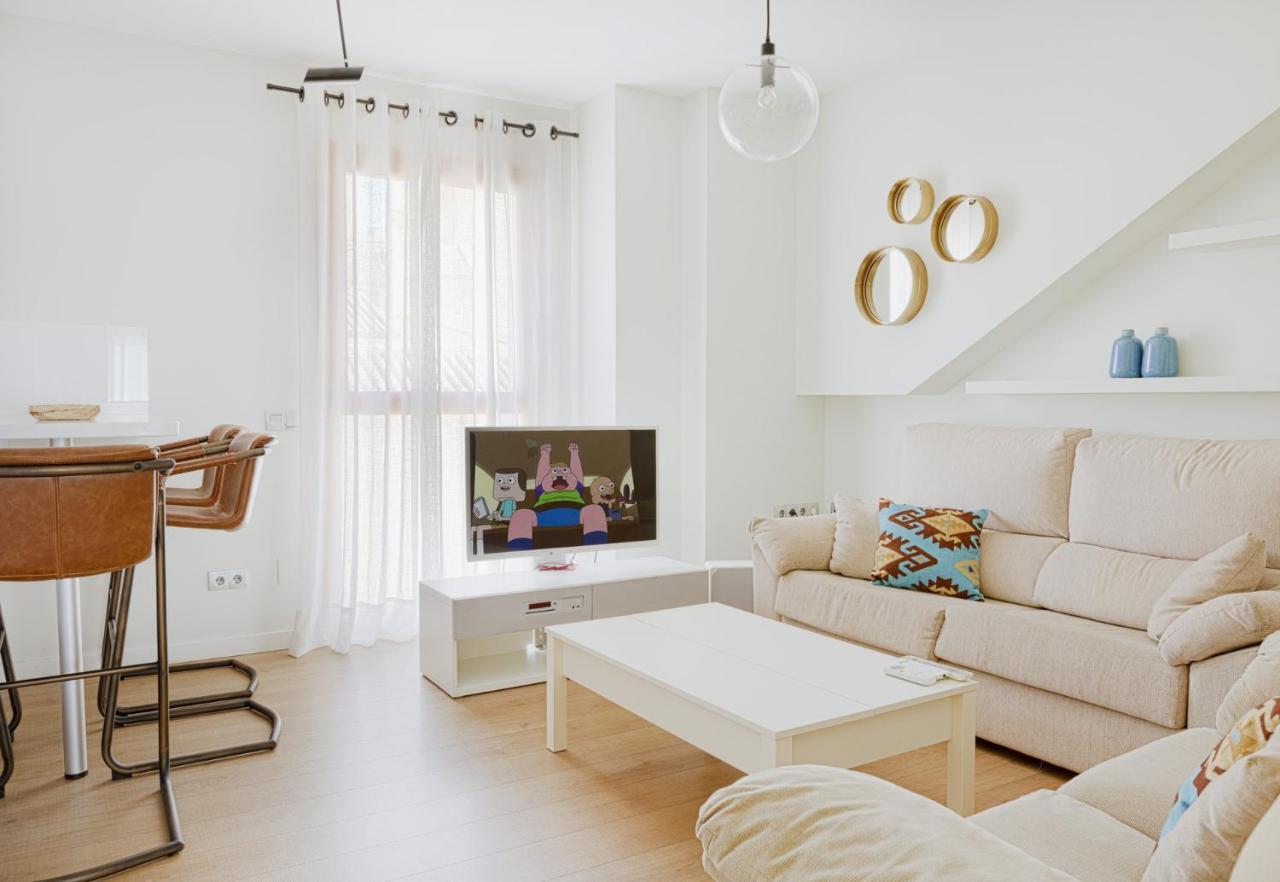 Caleta Homes - Apartamentos Pompidou Málaga Dış mekan fotoğraf