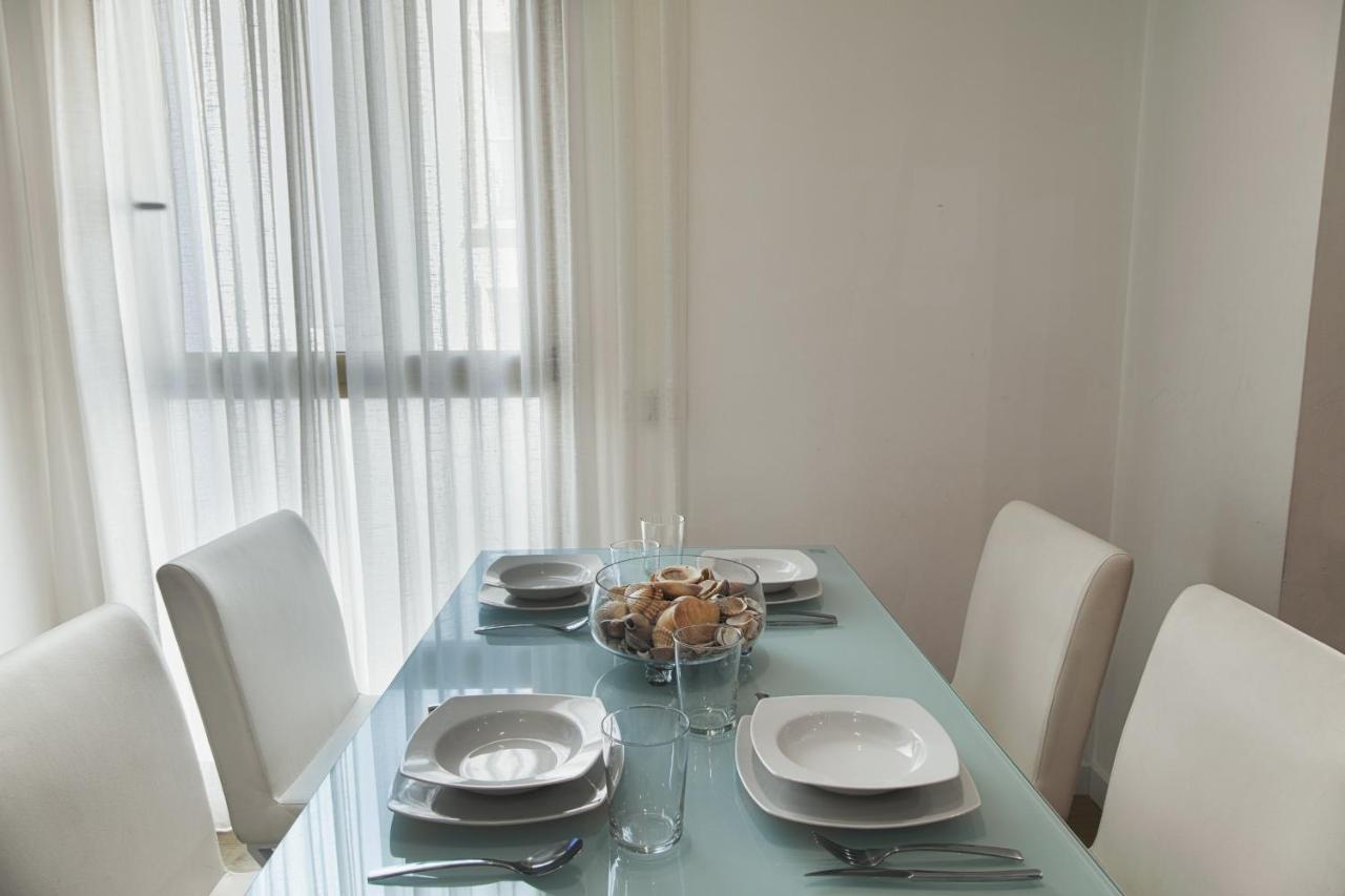 Caleta Homes - Apartamentos Pompidou Málaga Dış mekan fotoğraf