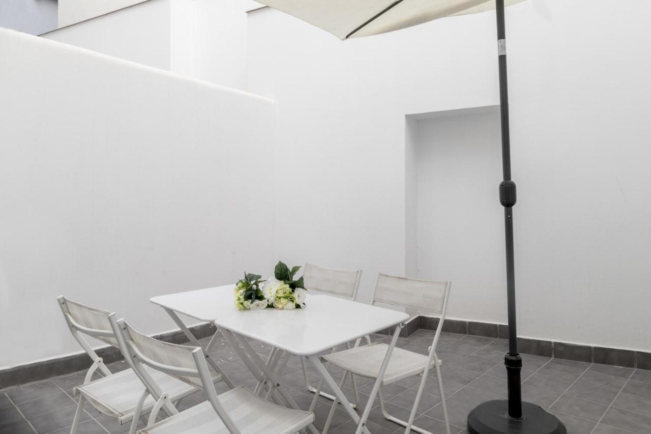 Caleta Homes - Apartamentos Pompidou Málaga Dış mekan fotoğraf