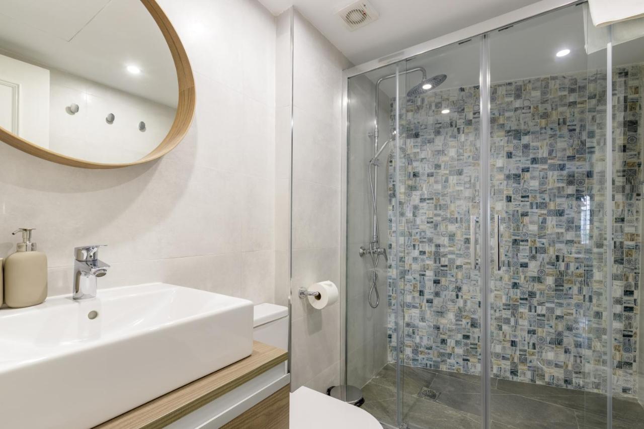 Caleta Homes - Apartamentos Pompidou Málaga Dış mekan fotoğraf