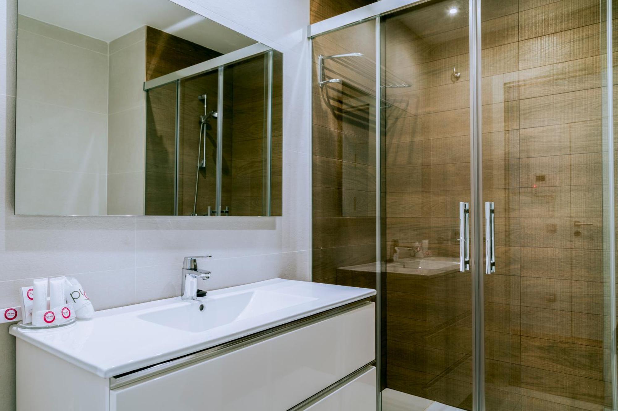 Caleta Homes - Apartamentos Pompidou Málaga Oda fotoğraf