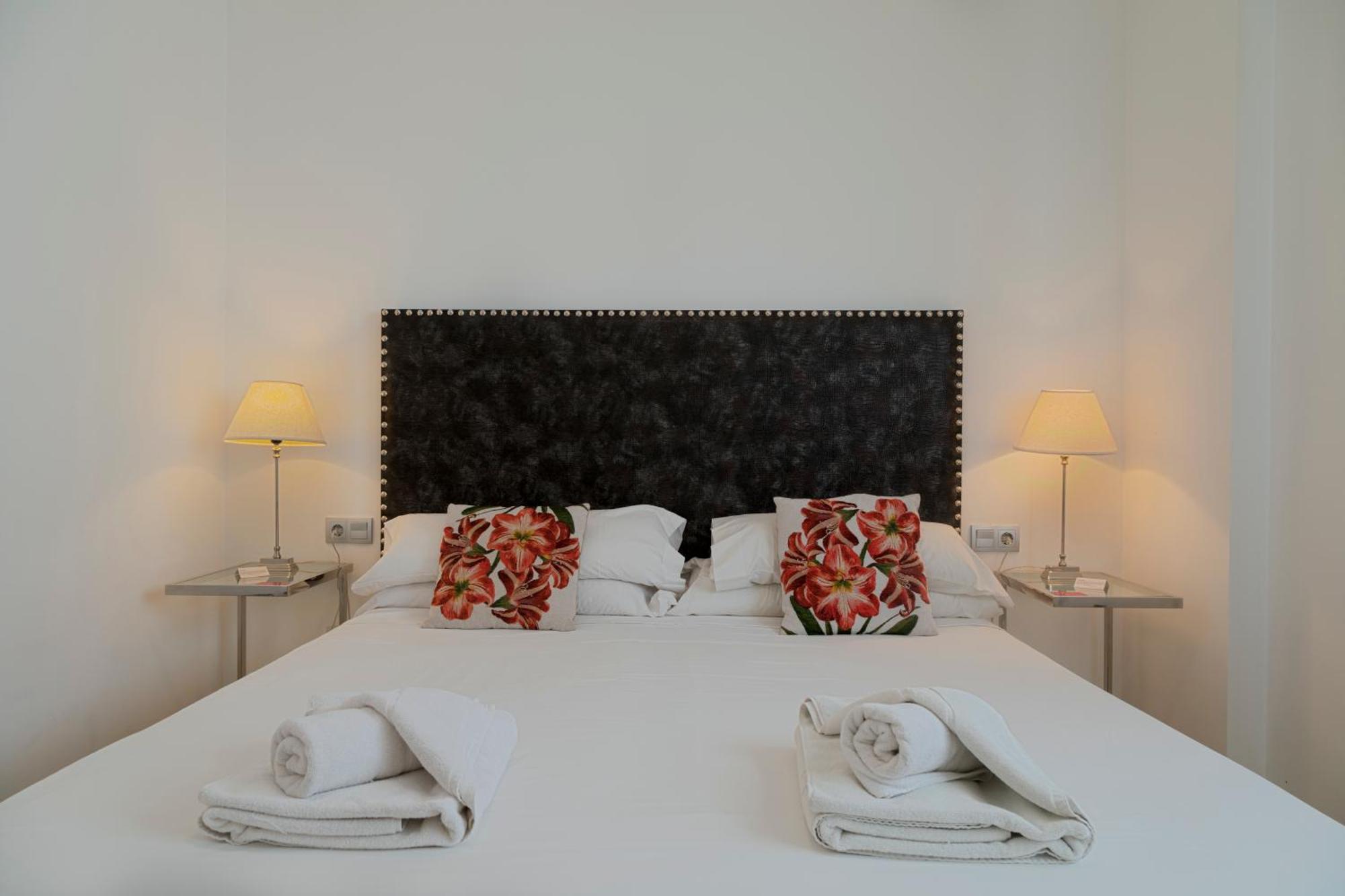 Caleta Homes - Apartamentos Pompidou Málaga Oda fotoğraf